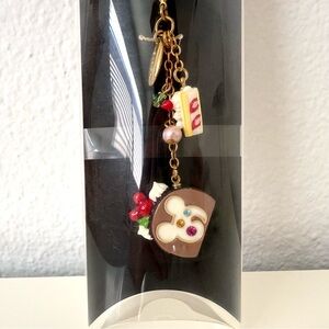 Disney Dessert Keychain 🩷 Mickey Mouse Chocolate Cake